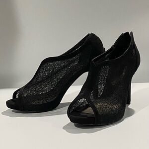 Chic Black Lace Peep-Toe Heels